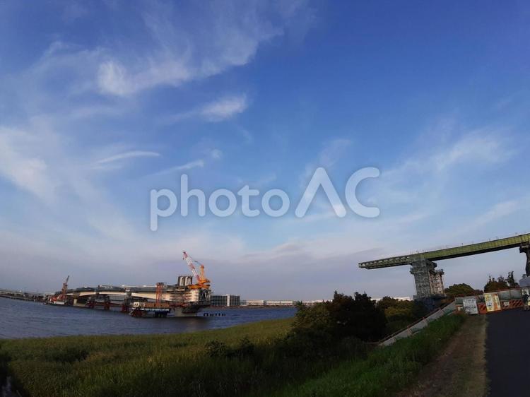 夕焼けと建築現場 夕焼け,建築現場,橋の写真素材