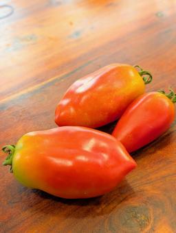 Photo, tomato, for processing, san marzano, 