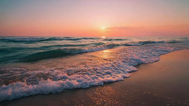 きらめく水面の美しい夕焼けの写真