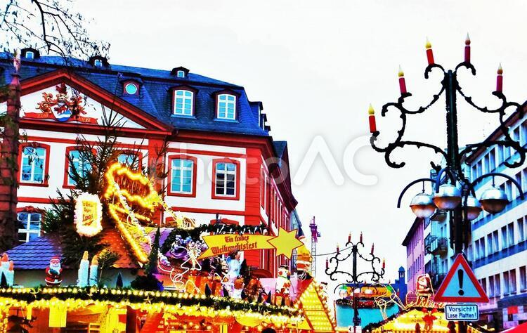 フランクフルトの風景 フランクフルト,クリスマスマーケット,ドイツの写真素材