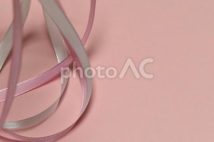 光沢のあるリボン（ピンクと白） リボン,ピンク,白の写真素材