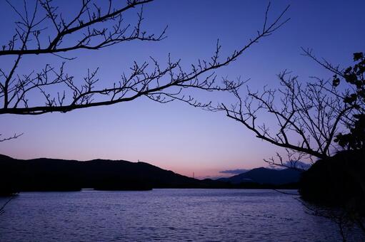 夜明け前の風景 夜明け,空,影の写真素材