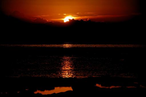 <Goto scenery> A summer morning sun rising from the sea, JPG <Goto scenery> A summer morning sun rising from the sea, JPG