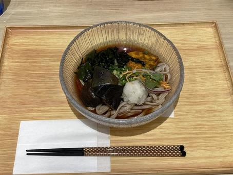わかめと野菜うどん〜七穀 わかめと野菜うどん〜七穀 七穀,うどん,麺類の写真素材
