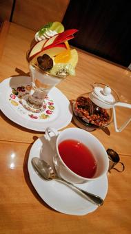 パフェと紅茶 パフェと紅茶の写真