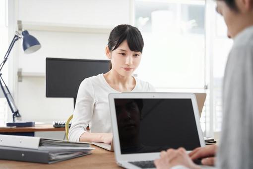 Designer working in a casual office, japonês, negócio, trabalho, JPG