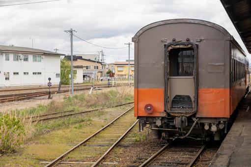 津軽鉄道昭和レトロな客車最後尾 津軽鉄道,五所川原駅舎,ローカル線の写真素材