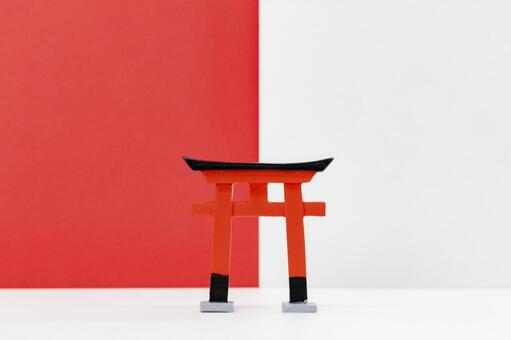 紅白背景に鳥居　お正月・神社のイメージ 鳥居,神社,初詣の写真素材