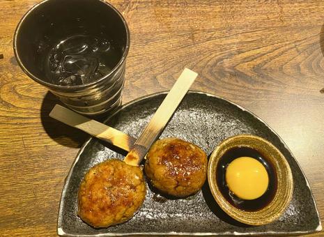 つくね焼き 卵黄 焼酎 つくね焼き 卵黄 焼酎の写真