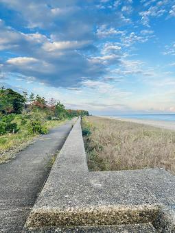 海岸　岸辺　海と空　堤防 海岸,沿岸,海の写真素材