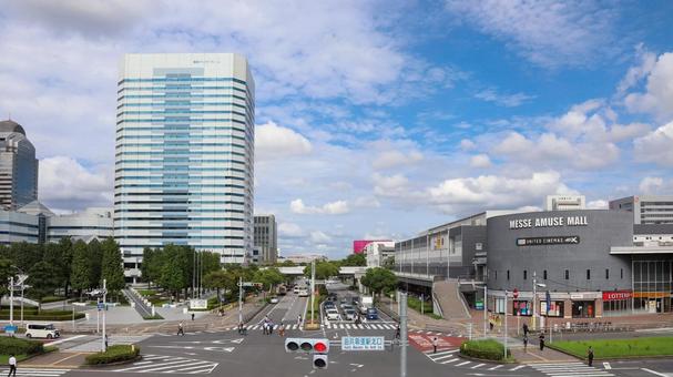 海浜幕張駅北口交差点とビジネス街 海浜幕張駅北口交差点とビジネス街 交差点,海浜幕張,海浜幕張駅前の写真素材
