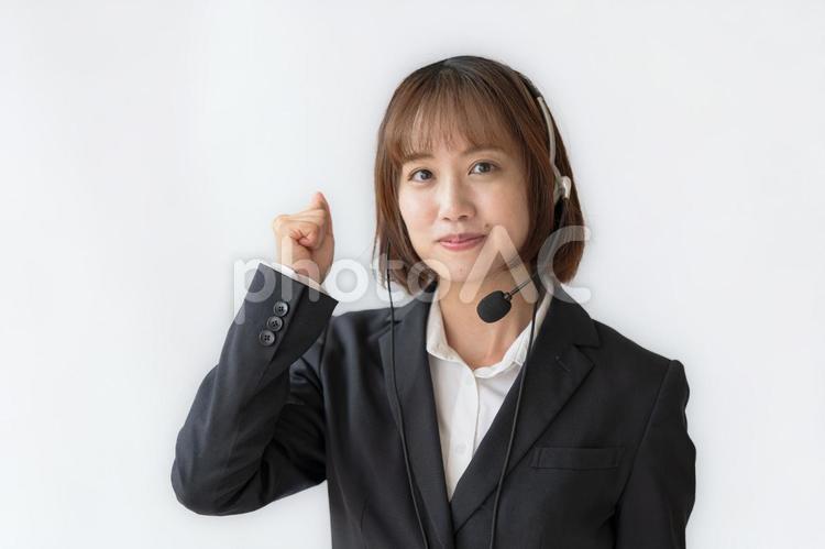笑顔で優しそうなインカムをした女性 オペレーター,コールセンター,ヘッドセットの写真素材