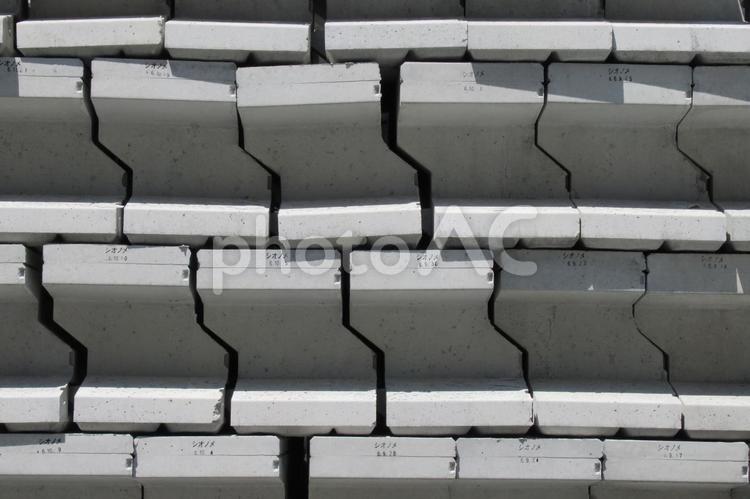 資材置き場に積まれたコンクリートブロック 建設,工事,資材の写真素材