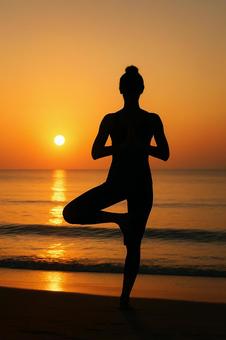 海辺ヨガの影の写真