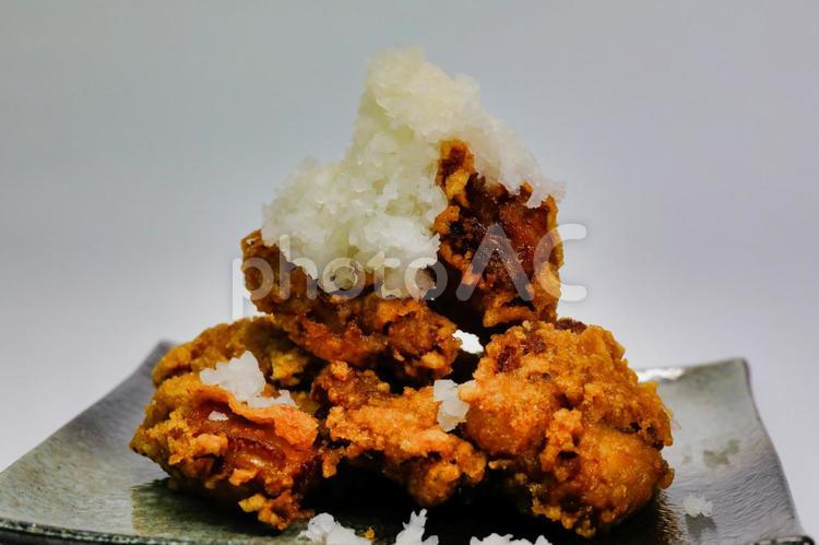鶏のから揚げと鬼おろし 唐揚げ,鶏モモのから揚げ,鶏のから揚げの写真素材