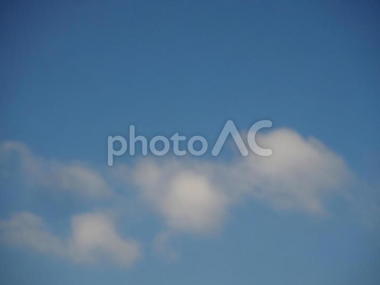 空とふわふわの雲 空,自然,風景の写真素材