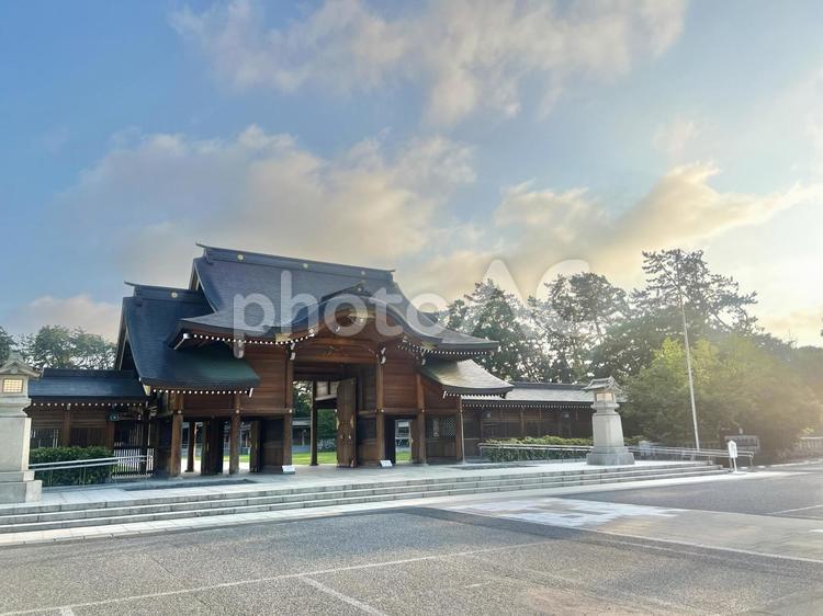 新潟県　護国神社　夕暮れ 新潟県,パワースポット,神社の写真素材