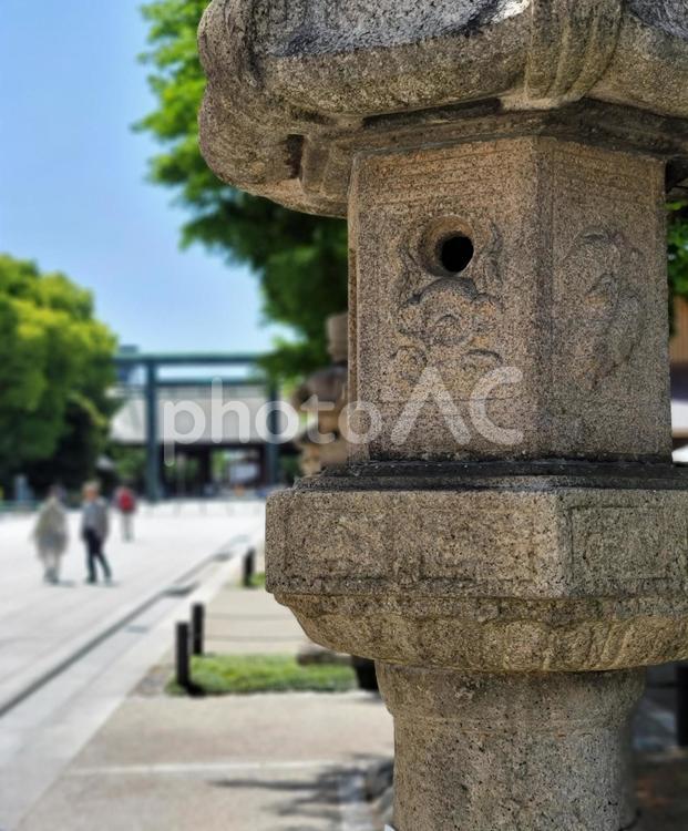 風景　都会　神社 靖国神社,灯篭,参道の写真素材