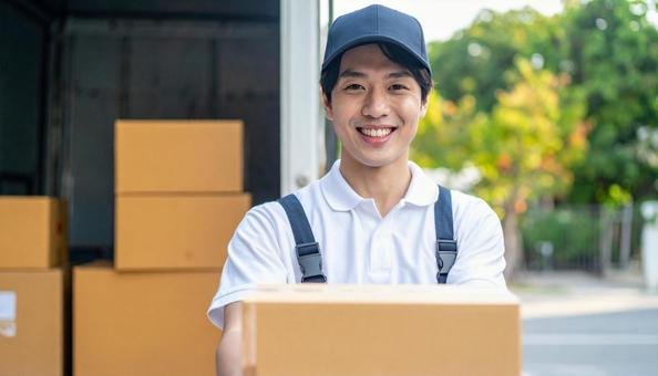 ドライバーの若い日本人男性 ドライバーの若い日本人男性の写真