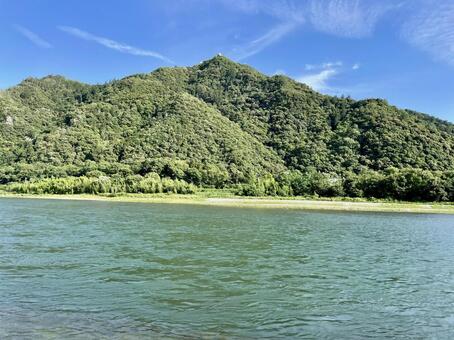 夏の青空と緑濃い山並み、清らかな川の風景 長良川,自然,風景の写真素材