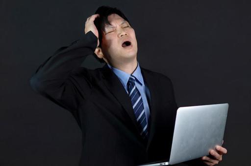 仕事のストレスに悩む男性 男性,スーツ,ビジネスマンの写真素材