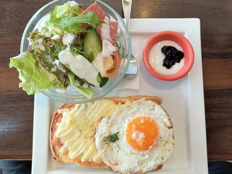 Cheese toast and fried egg Cafe breakfast 2, JPG