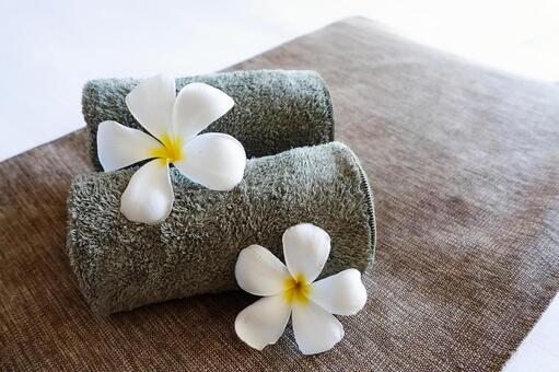 スパとプルメリアとタオルによる癒やし プルメリア,スパ,タオルの写真素材