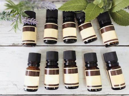 アロマ ラベル付き 寝かせたボトル10本 アロマ,アロマオイル,ボトルの写真素材