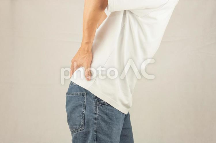 腰を抑える男性 腰痛,腰,ぎっくり腰の写真素材