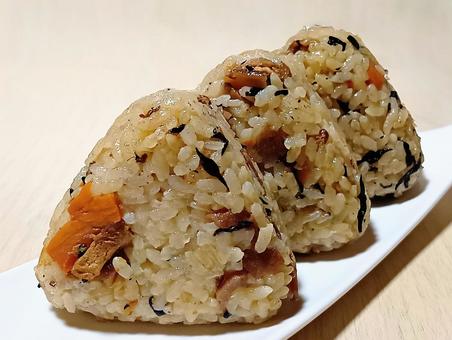 ひじき五目おにぎり ひじき五目おにぎり ひじき五目おにぎり,食べ物,料理の写真素材