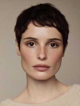 ナチュラルビューティー:ミニマルな女性像 ナチュラルビューティー:ミニマルな女性像の写真