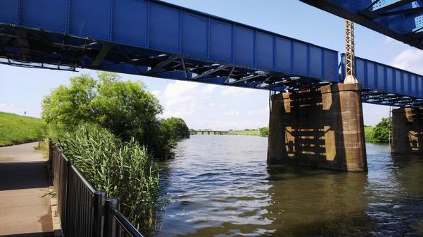 小貝川と常磐線の鉄橋 小貝川と常磐線の鉄橋 橋,水域,川の写真素材