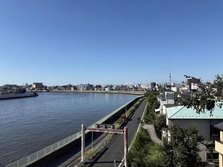 快晴　道路と川 東京,スカイツリー,川の写真素材