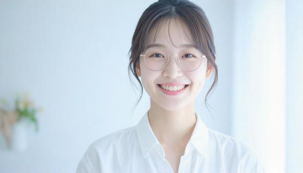 清潔感のあるカメラ目線の女性の写真