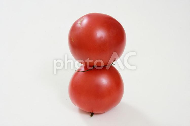 トマト2個 トマト,とまと,野菜の写真素材