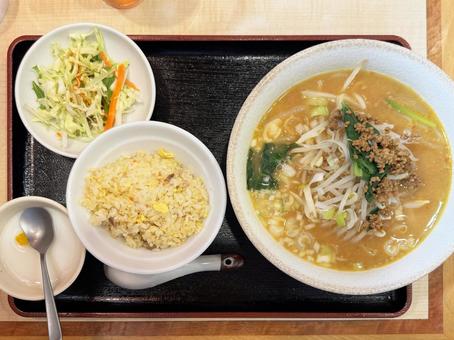 味噌ラーメンと炒飯セット みそラーメン,味噌ラーメン,ラーメンの写真素材