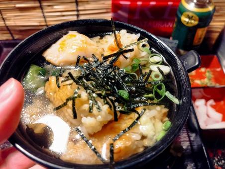 出汁茶漬けで戴くキンメの釜飯 出汁茶漬けで戴くキンメの釜飯 お茶漬け,出汁茶漬け,炊き込みご飯の写真素材