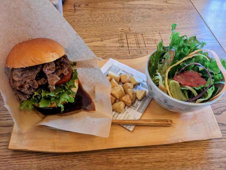 ハンバーガーセット ハンバーガー,ポテト,ジャンクフードの写真素材