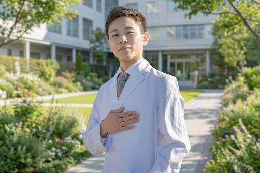 医師と病院の庭 男性,医師,白衣の写真素材