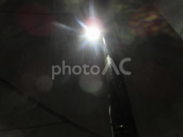雨の街灯 街灯,外灯,電灯の写真素材
