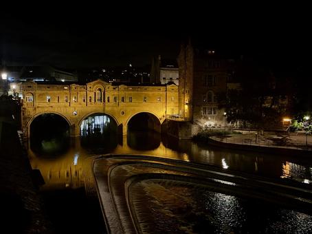 パルトニーブリッジ　夜 バース,建物,教会の写真素材