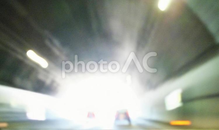 トンネル出口の眩しさ トンネル,出口,トンネル出口の写真素材