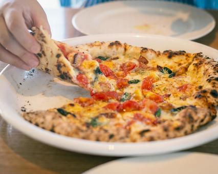 ピザを食べるの写真