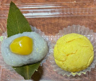 黄色い和菓子 黄色い和菓子の写真