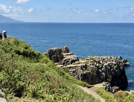 夏の福井県東尋坊 快晴の日本海 夏の福井県東尋坊 快晴の日本海の写真