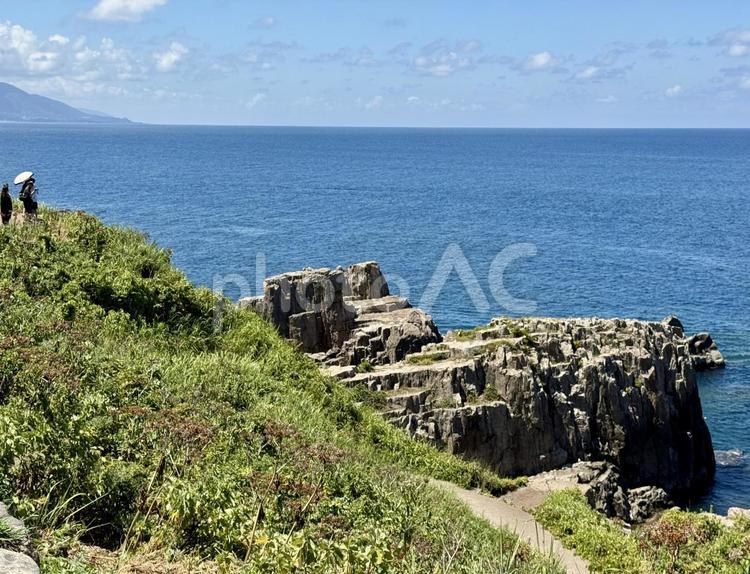 夏の福井県東尋坊　快晴の日本海 芝生,岸壁,石段の写真素材
