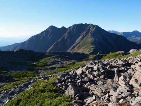 早朝の農鳥岳 早朝の農鳥岳の写真