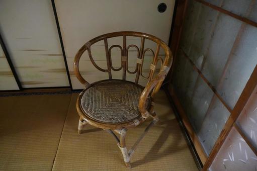 レトロな籐椅子と畳のインテリア レトロな籐椅子と畳のインテリア 籐椅子,ラタンチェア,和室の写真素材