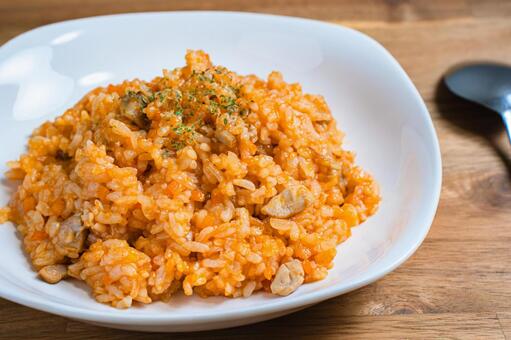 白い皿に盛られたチキンライス チキンライス,ケチャップライス,鶏肉の写真素材