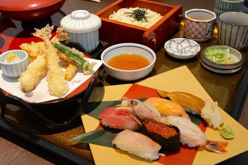 美味しそうな寿司天ぷら御膳　忘年会新年会 美味しそう,寿司,天ぷらの写真素材